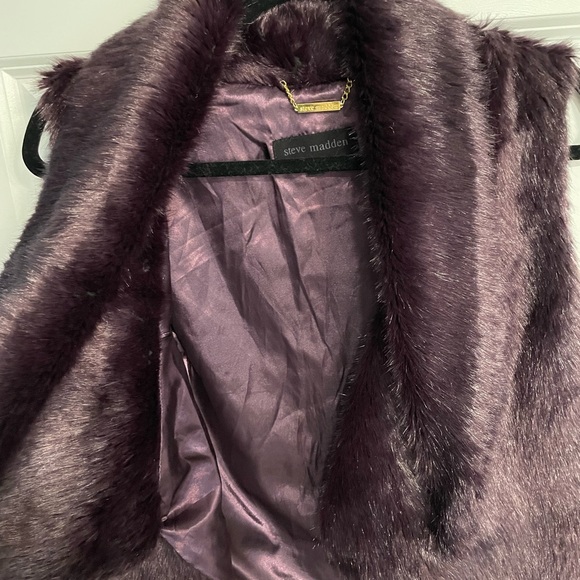 Steve Madden Faux Fur Vest Color Plum - Picture 3 of 12